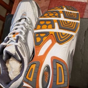 Sneakers / workout athletic shoes